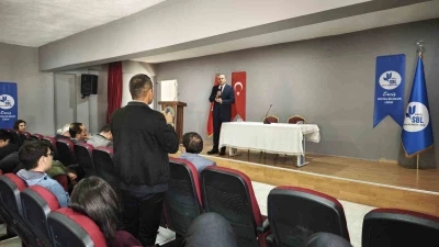Rekt&ouml;r Elmastaş&rsquo;tan Ercişli &ouml;ğrencilerle kariyer planlaması s&ouml;yleşisi

