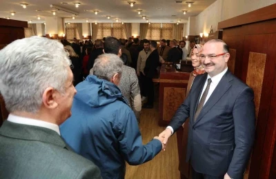 Rekt&ouml;r Hacım&uuml;ft&uuml;oğlu, &Uuml;niversite ailesiyle bayramlaştı
