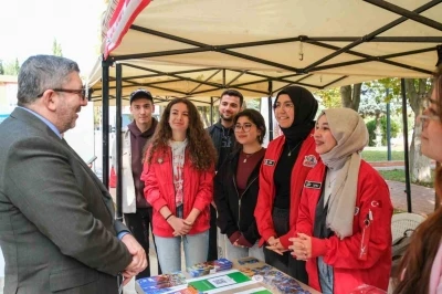 Rektör Kaplancıklı öğrencilerle kampüste buluştu
