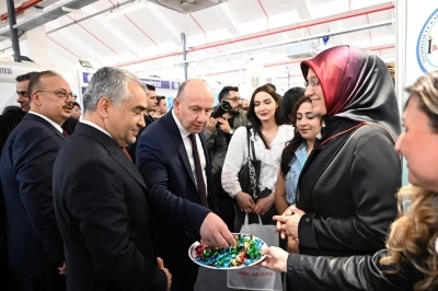 Rekt&ouml;r Kibar&rsquo;dan gen&ccedil;lere kariyer vurgusu
