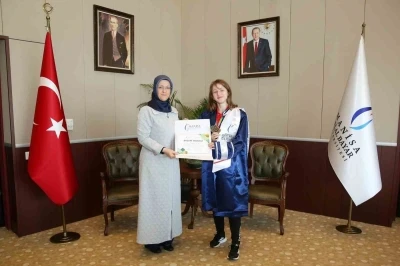 Rekt&ouml;r Kibar D&uuml;nya Şampiyonu B&uuml;ber&rsquo;i makamında ağırladı
