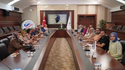 Rektör Kırışık: &quot;Öğrencilerimize yalnızca bir diploma değil, güçlü bir gelecek vizyonu sunuyoruz&quot;
