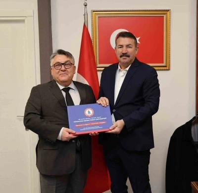Rekt&ouml;r &Ouml;z&ouml;l&ccedil;er&rsquo;den Devrek Belediye Başkanı Ulupınar&rsquo;a ziyaret
