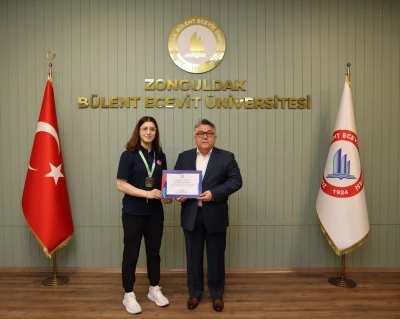 Rekt&ouml;r &Ouml;z&ouml;l&ccedil;er D&uuml;nya Şampiyonu Basancı&rsquo;yı kabul etti
