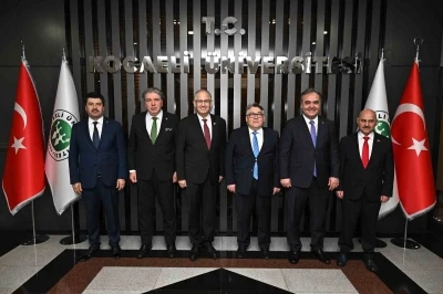 Rekt&ouml;r &Ouml;z&ouml;l&ccedil;er, T&uuml;rkiye&rsquo;nin En B&uuml;y&uuml;k &Ouml;ğrenci Kongresi&rsquo;nde gen&ccedil; araştırmacılarla bir araya geldi
