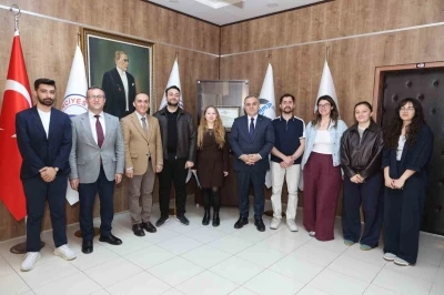 Rekt&ouml;r Prof. Dr. Altun, EVEA &Ouml;ğrenci Kul&uuml;b&uuml; &uuml;yeleri ile buluştu
