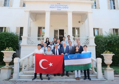 Rektör Prof. Dr. Budak, Özbek öğrencileri ağırladı
