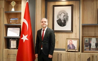 Rekt&ouml;r Uslu: "Ramazan Bayramı birlik ve beraberliğimizi g&uuml;&ccedil;lendiren &ouml;zel g&uuml;nlerdendir"
