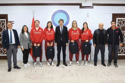 Rektör Yılmaz’dan başarılı sporculara özel tebrik
