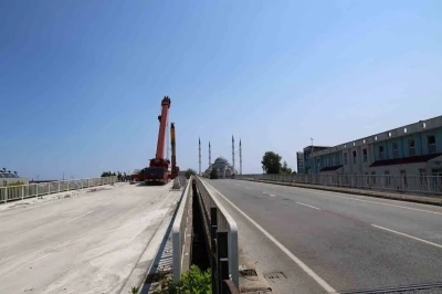 Reşadiye Viyad&uuml;ğ&uuml;nde yıkım &ccedil;alışmaları s&uuml;r&uuml;yor
