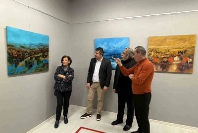 Ressam Cemil Candaş, "Sessizliğin renk dili" temalı sergi a&ccedil;tı
