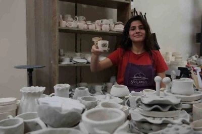 Ressamların eserleri Şanlıurfalı kadınların ellerinde seramiklere yansıtılıyor
