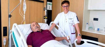 Riskli g&ouml;r&uuml;len hasta tek seansta yapılan iki ameliyatla sağlığına kavuştu
