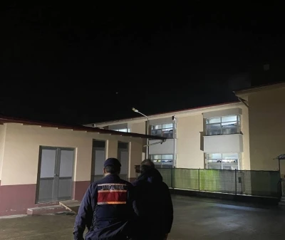Rize&rsquo;de 2 ayrı olayda aranan 2 kişi yakalanarak cezaevine g&ouml;nderildi
