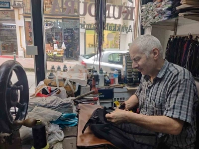Rize’de 35 yıllık ayakkabı tamircisinden mesleki sitem, &quot;Sanat bitti, bu meslek bizimle sona erecek&quot;
