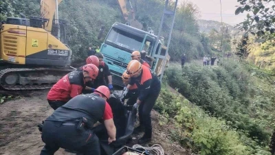 Rize&rsquo;de kamyon kazası: 1 &ouml;l&uuml;
