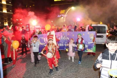 Rize&rsquo;de minikler ve aileleri Ramazan ayını fener alayı ile karşıladı
