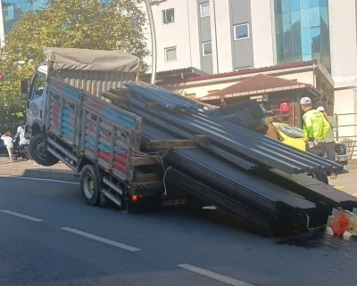 Rize’de seyir halindeki kamyon şaha kalktı
