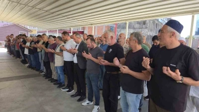 Rize&rsquo;deki feci kazada hayatını kaybedenler toprağa verildi
