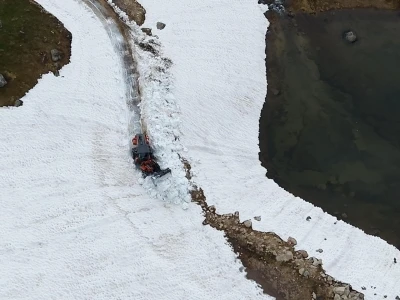 Rize&rsquo;nin yayla yollarında kar temizleme &ccedil;alışması devam ediyor
