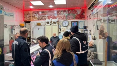 Rizeli kasaptan yeni et fiyatlarına tepki: "Beni yeni fiyatları fazla buldum, fırsat&ccedil;ılık yapmamak lazım"
