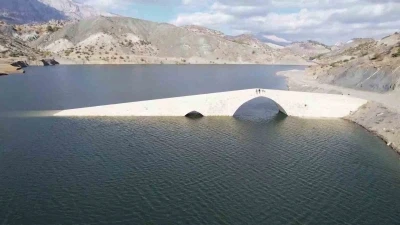 Roma dönemine ait altınlı köprüsü sular altında kalıyor
