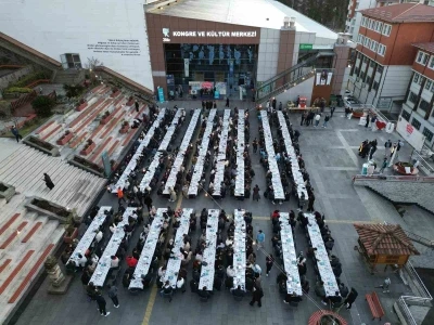 RTE&Uuml;&rsquo;de &ouml;ğrenciler iftarda buluştu
