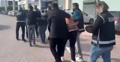 Ruhsatı bulunmayan işletmenin sahibinden 2 milyon TL alan ş&uuml;phelilere y&ouml;nelik operasyonun g&ouml;r&uuml;nt&uuml;leri ortaya &ccedil;ıktı
