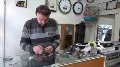 Saatleri 04.17&rsquo;ye ayarlayan esnafın deprem hatırası
