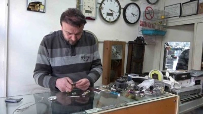 Saatleri 04.17&rsquo;ye ayarlayan esnafın deprem hatırası