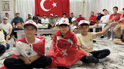 Sabah namazında buluştular, D&uuml;nya Kupası heyecanını camide yaşadılar
