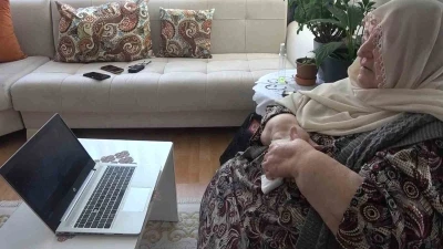 Sabahat ninenin &ouml;rd&uuml;ğ&uuml; bereler Mehmet&ccedil;ik&rsquo;in y&uuml;reğini ısıttı
