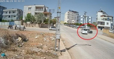 Sabırsızlığı başına iş açan sürücü, sağdan sollama yaparken kaza yaptı
