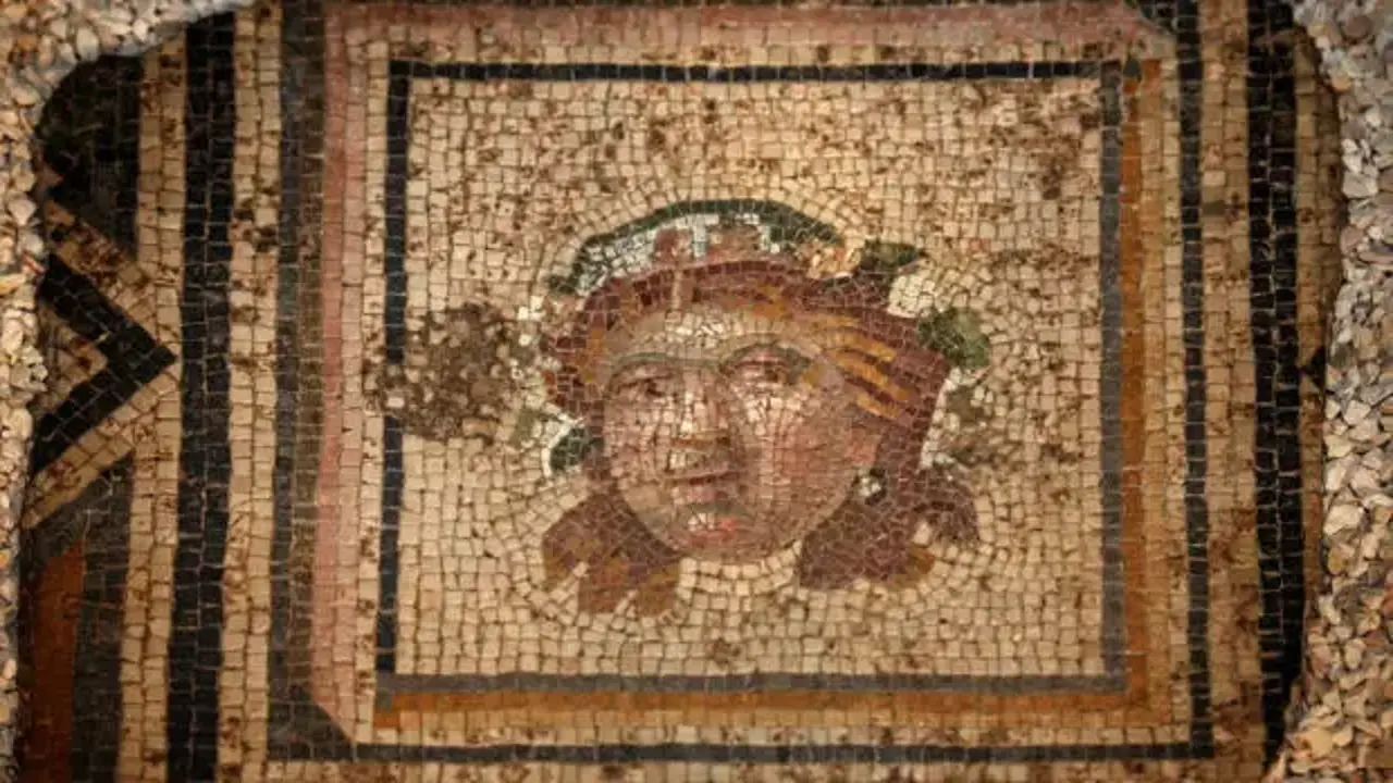 "Sadece mozaiği değil, zedelenen hafızayı da onarıyoruz!" Zeugma'nın 13. paneli evind