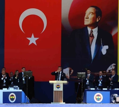 Sadettin Saran: "Bug&uuml;n buradan alnım ak başım dik şekilde ayrılıyorum"
