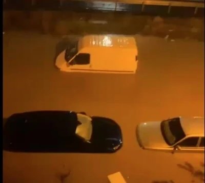 Sağanak Bergama’yı vurdu, sokaklar göle döndü
