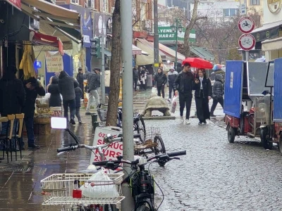 Sağanak yağış kentte etkisini g&ouml;sterdi
