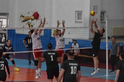 Sağlık &ccedil;alışanları, sağlık i&ccedil;in filede buluşuyor
