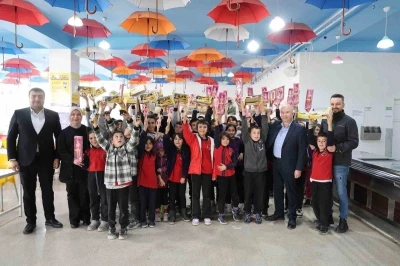 Sağlıkçılar, yatılı bölge okulu öğrencilerinin gönlüne dokundu
