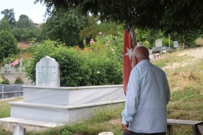 Sahabe oğlunun mezarını buldu, kitaplarını satarak t&uuml;rbeye d&ouml;n&uuml;şt&uuml;rd&uuml;
