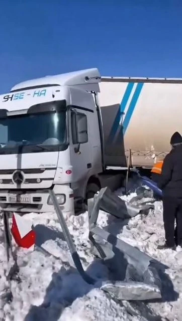 Sahara Ge&ccedil;idi&rsquo;nde buzlanma kazaya neden oldu
