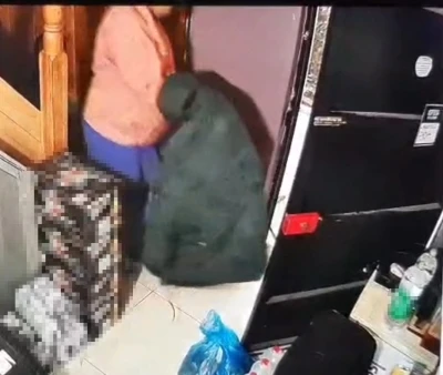 Sahibiyle samimiyet kurduğu iş yerinden &ouml;nce &ccedil;&ouml;pleri, sonra 250 karton sigarayı &ccedil;ıkarttı
