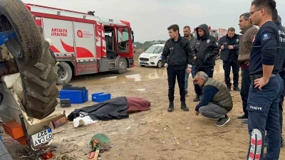 Sahilde trakt&ouml;r&uuml;n altında kalan 2 gen&ccedil;ten biri hayatını kaybetti
