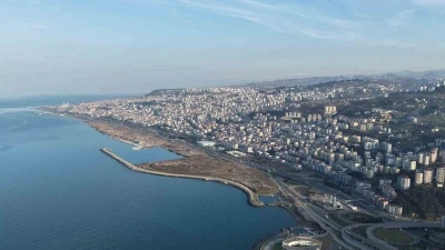 Sahile sığmayan şehir yama&ccedil;lara tırmanıyor
