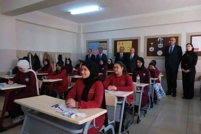 Şahinbey&rsquo;de umre &ouml;d&uuml;ll&uuml; kitap okuma yarışmasının 8&rsquo;incisi d&uuml;zenlendi
