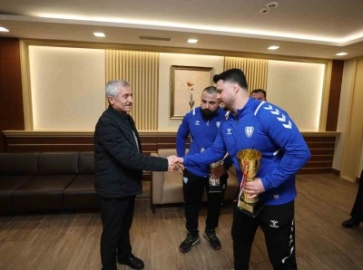 Şahinbey&rsquo;in şampiyon g&uuml;reş&ccedil;ilerinden b&uuml;y&uuml;k başarı