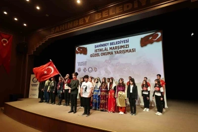 Şahinbeyli &ouml;ğrenciler İstiklal Marşını en g&uuml;zel okumak i&ccedil;in yarıştı
