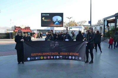 Sahipsiz ayakkabılar kadın cinayetlerini anlattı
