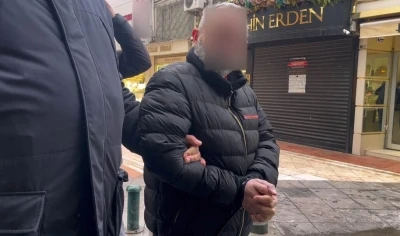 Sahte altını bozdurmaya &ccedil;alışırken yakayı ele verdi
