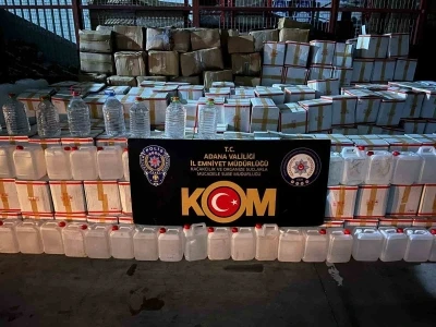 Sahte i&ccedil;kinin piyasaya s&uuml;r&uuml;ld&uuml;ğ&uuml; depoya baskın: 21 bin litre sahte i&ccedil;ki ele ge&ccedil;irildi
